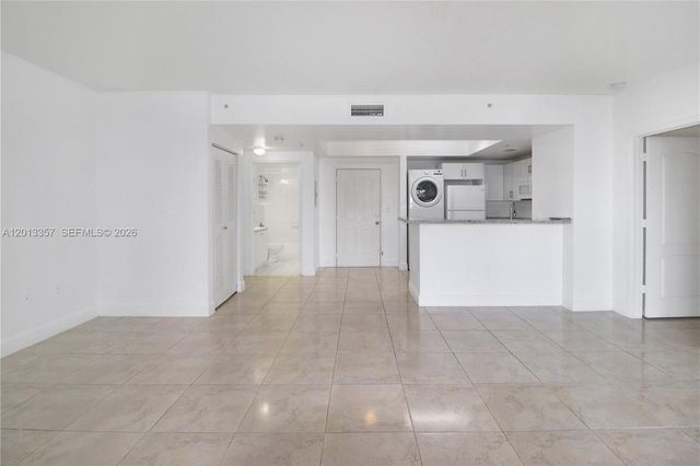 5085 NW 7th St 601, Miami, FL 33126