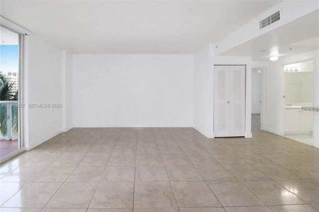 5085 NW 7th St 601, Miami, FL 33126
