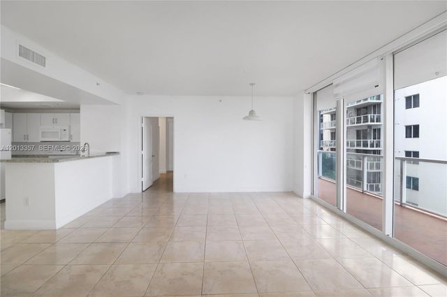 5085 NW 7th St 601, Miami, FL 33126