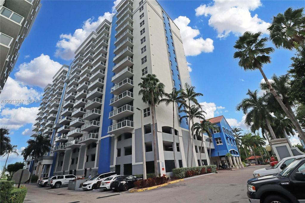 5085 NW 7th St 601, Miami, FL 33126