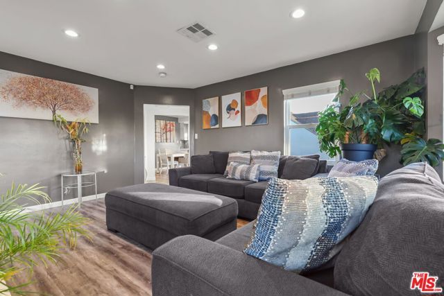 10236 S 1st Avenue, Inglewood, CA 90303