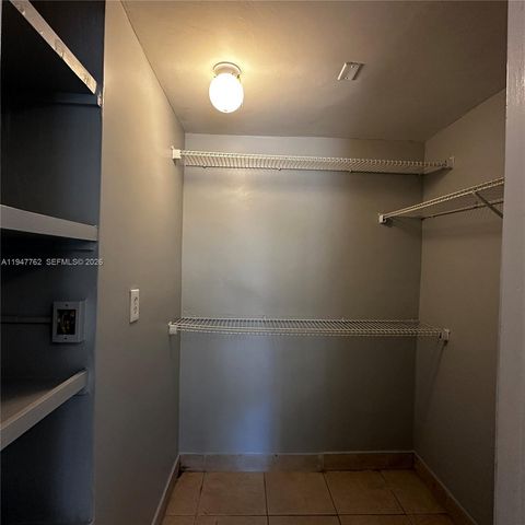 732 Moffett St 4A, Hallandale Beach, FL 33009