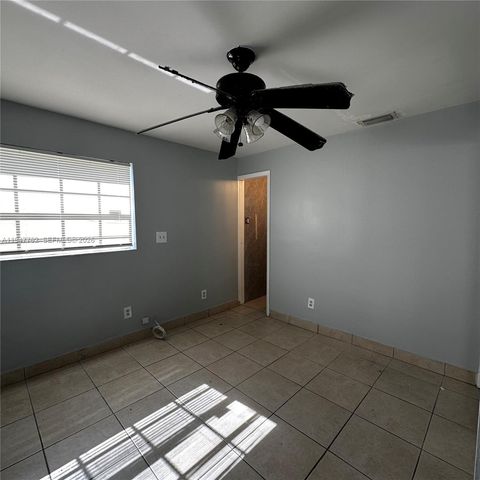 732 Moffett St 4A, Hallandale Beach, FL 33009