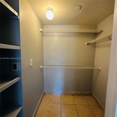 732 Moffett St 4A, Hallandale Beach, FL 33009