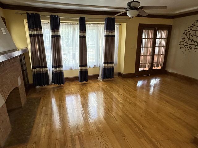 1350 N 55th STREET, Milwaukee, WI 53208