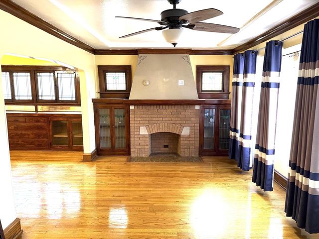 1350 N 55th STREET, Milwaukee, WI 53208