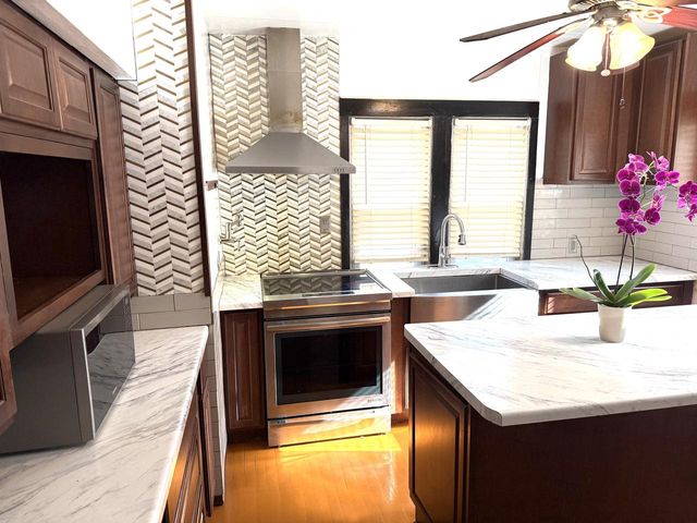 1350 N 55th STREET, Milwaukee, WI 53208