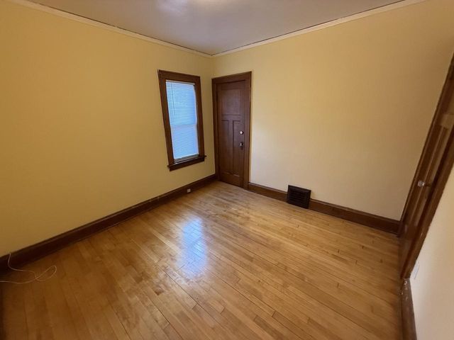 1350 N 55th STREET, Milwaukee, WI 53208