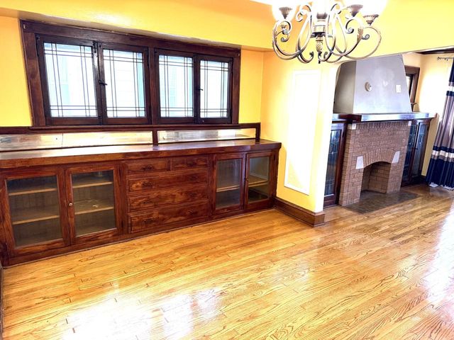 1350 N 55th STREET, Milwaukee, WI 53208