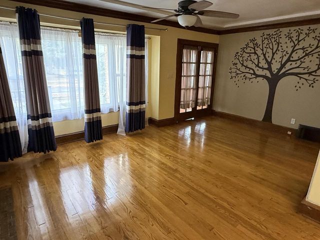 1350 N 55th STREET, Milwaukee, WI 53208