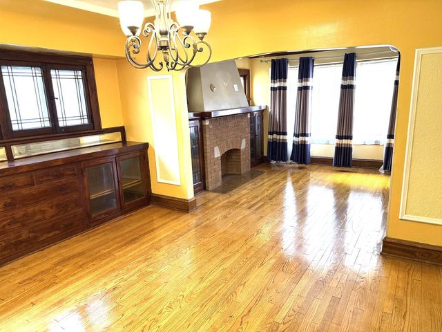 1350 N 55th STREET, Milwaukee, WI 53208