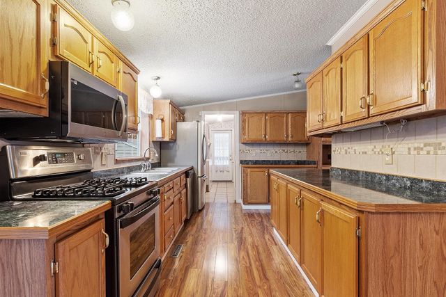 34 Dianne Street, Nashua, NH 03062