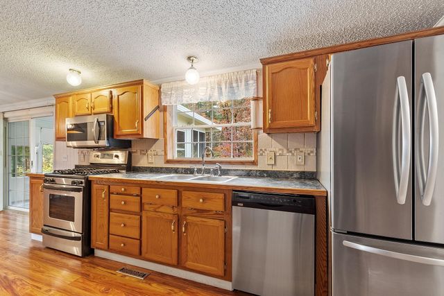 34 Dianne Street, Nashua, NH 03062