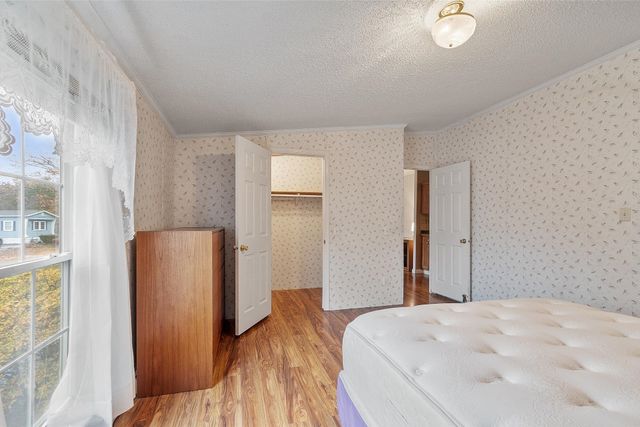 34 Dianne Street, Nashua, NH 03062