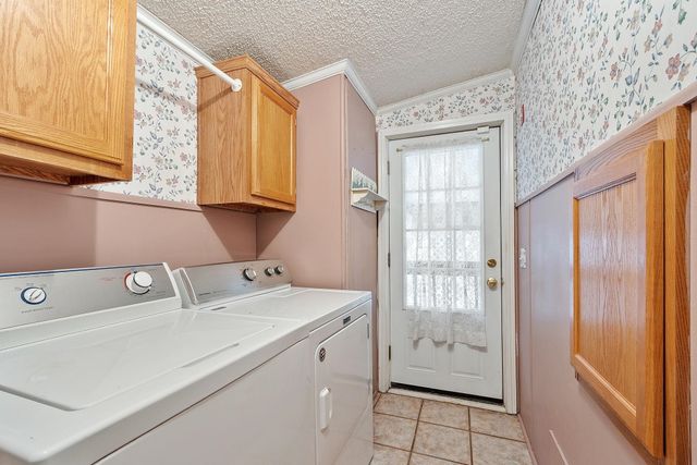 34 Dianne Street, Nashua, NH 03062