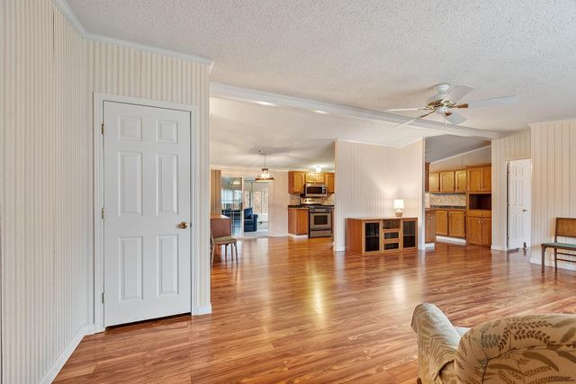 34 Dianne Street, Nashua, NH 03062