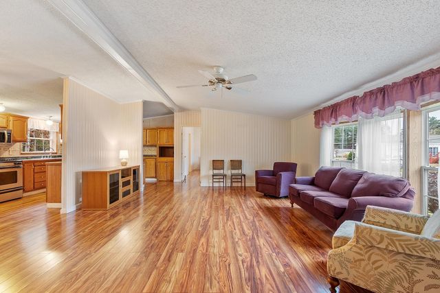 34 Dianne Street, Nashua, NH 03062