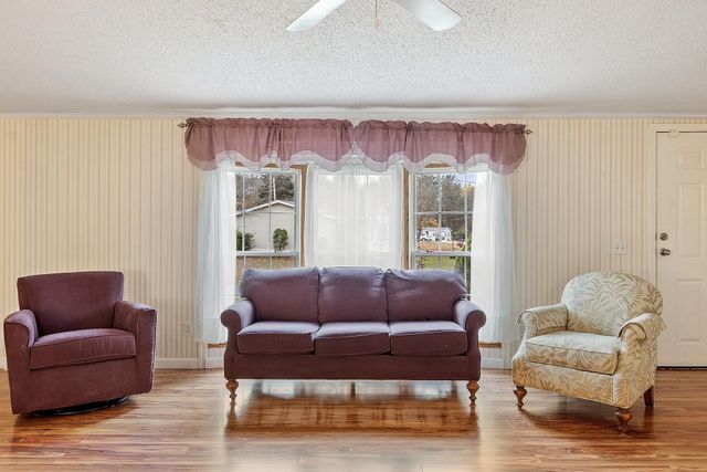 34 Dianne Street, Nashua, NH 03062