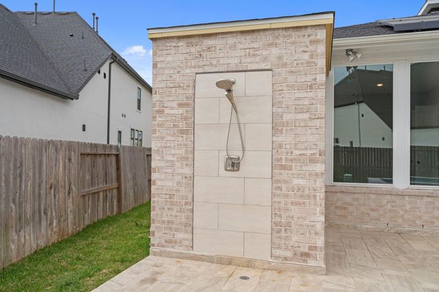 10315 Fountain Shore Drive, Missouri City, TX 77459