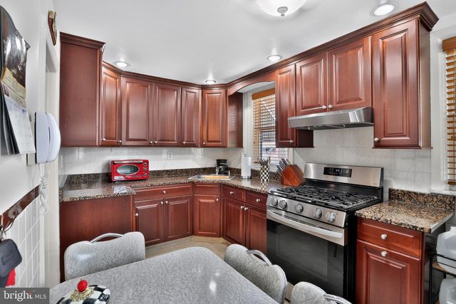 2004 VISTA ST, Philadelphia, PA 19152