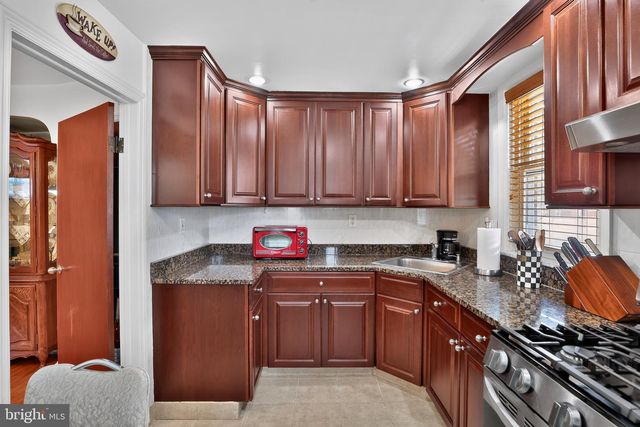 2004 VISTA ST, Philadelphia, PA 19152