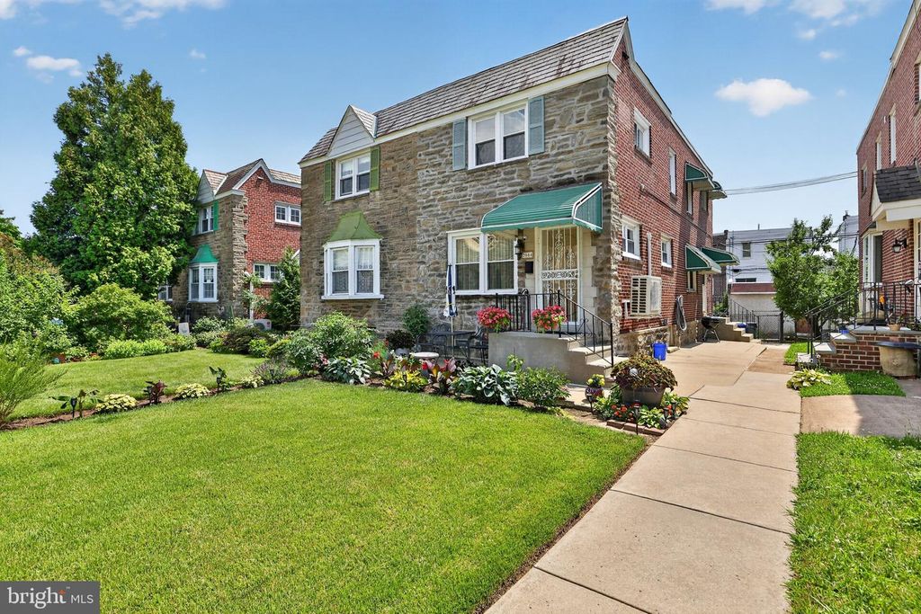 2004 VISTA ST, Philadelphia, PA 19152