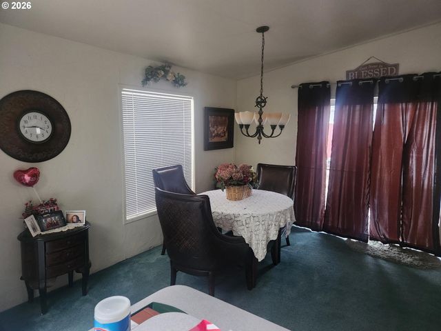 204 TROUT Loop, Roseburg, OR 97471