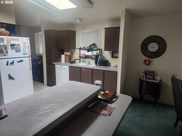 204 TROUT Loop, Roseburg, OR 97471