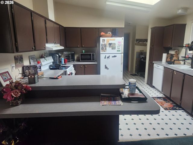 204 TROUT Loop, Roseburg, OR 97471