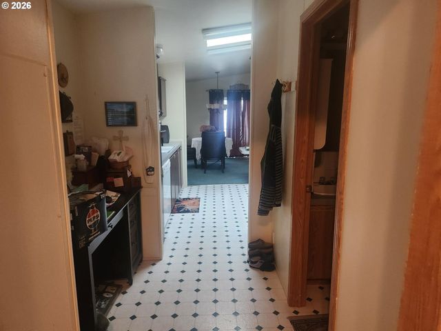 204 TROUT Loop, Roseburg, OR 97471