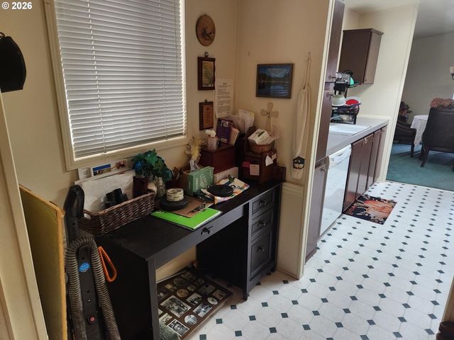 204 TROUT Loop, Roseburg, OR 97471