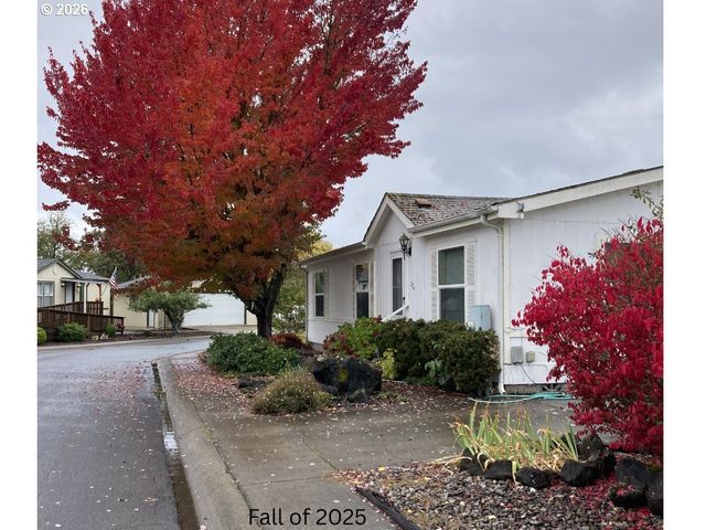 204 TROUT Loop, Roseburg, OR 97471