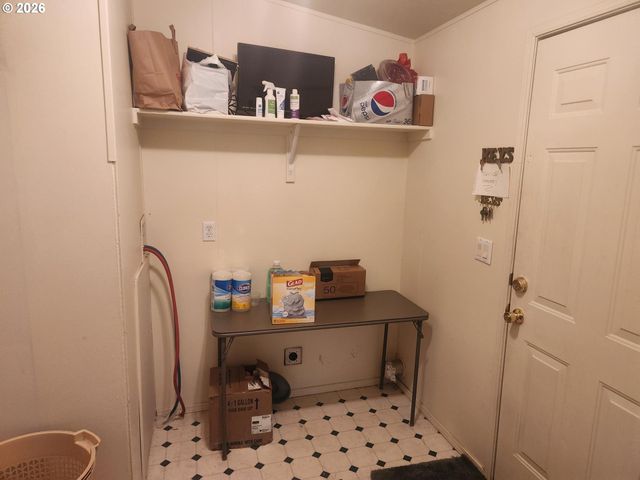 204 TROUT Loop, Roseburg, OR 97471