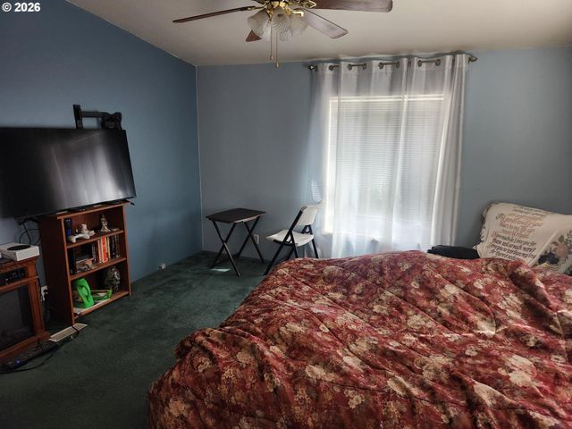 204 TROUT Loop, Roseburg, OR 97471