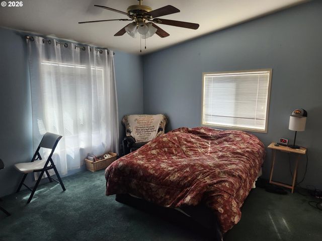 204 TROUT Loop, Roseburg, OR 97471