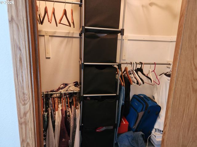 204 TROUT Loop, Roseburg, OR 97471