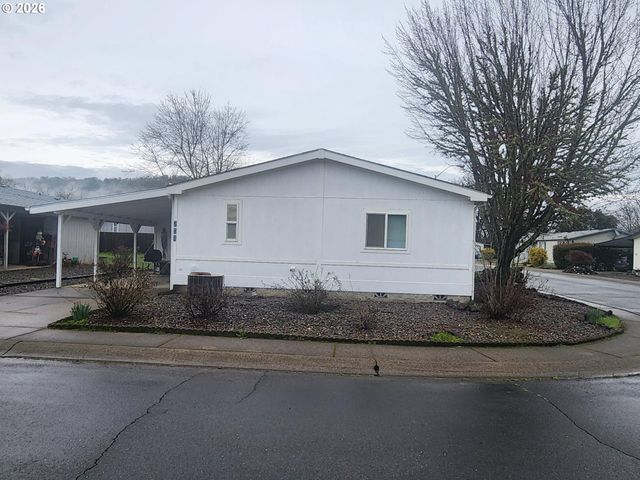 204 TROUT Loop, Roseburg, OR 97471