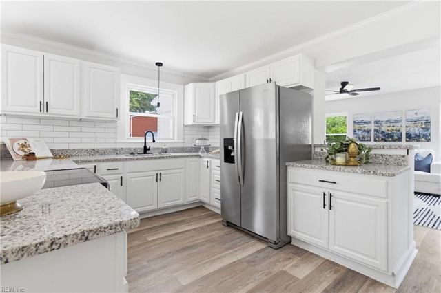 3616 Parr LN, Chesapeake, VA 23323