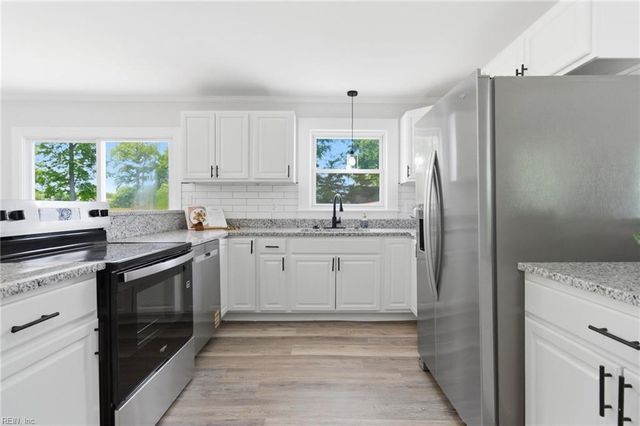 3616 Parr LN, Chesapeake, VA 23323