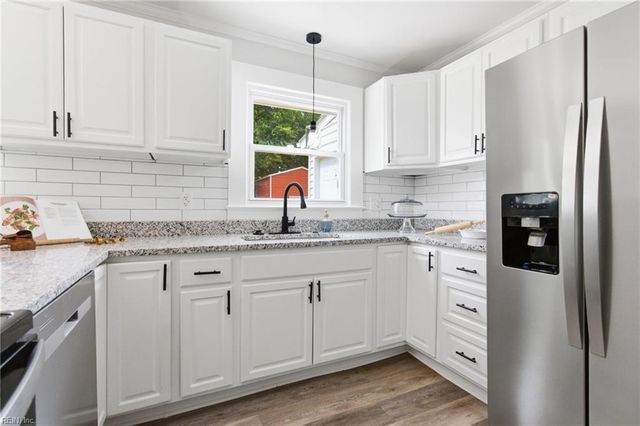 3616 Parr LN, Chesapeake, VA 23323
