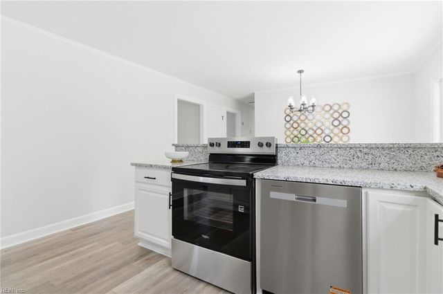 3616 Parr LN, Chesapeake, VA 23323