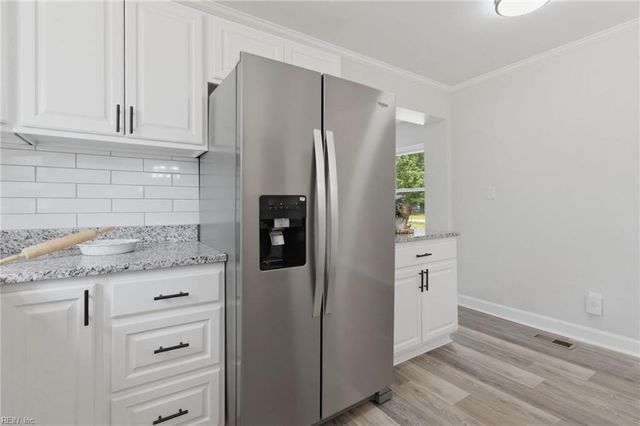 3616 Parr LN, Chesapeake, VA 23323
