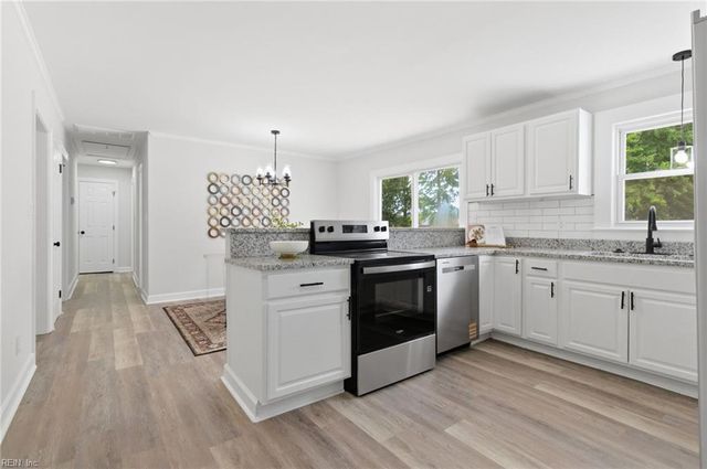 3616 Parr LN, Chesapeake, VA 23323