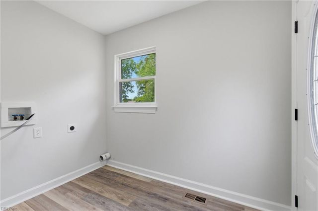 3616 Parr LN, Chesapeake, VA 23323