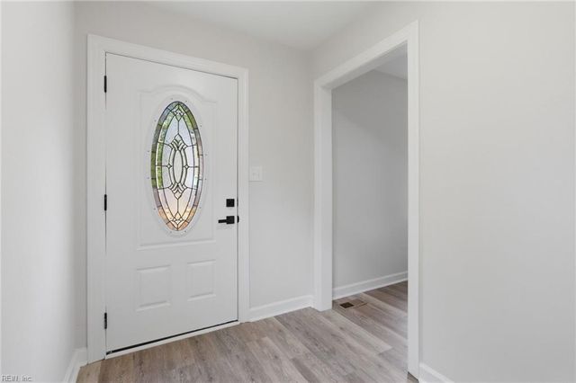 3616 Parr LN, Chesapeake, VA 23323