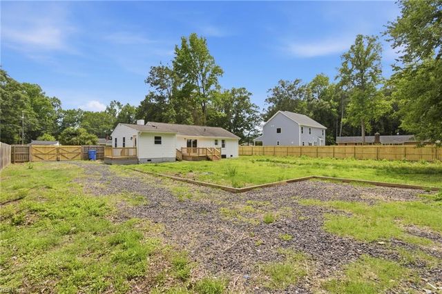 3616 Parr LN, Chesapeake, VA 23323