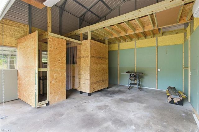 3616 Parr LN, Chesapeake, VA 23323