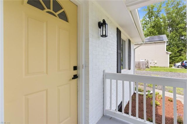 3616 Parr LN, Chesapeake, VA 23323