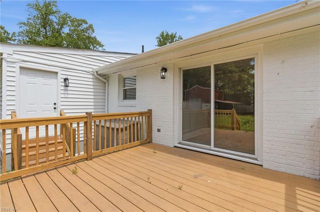 3616 Parr LN, Chesapeake, VA 23323