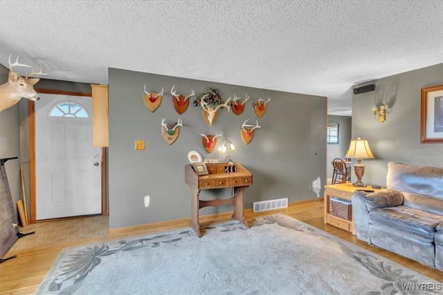 204 Diane Drive, Cheektowaga, NY 14225